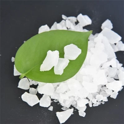 Comment le sulfate d'aluminium dans l'eau potable interagit-il avec l...